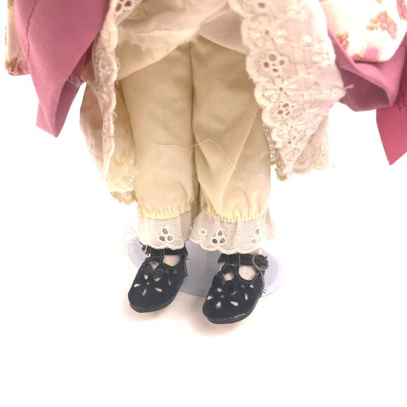 Paradise Galleries Musical Porcelain Doll 15” 1994 TC J779 with Lace Parasol - Picture 10 of 15